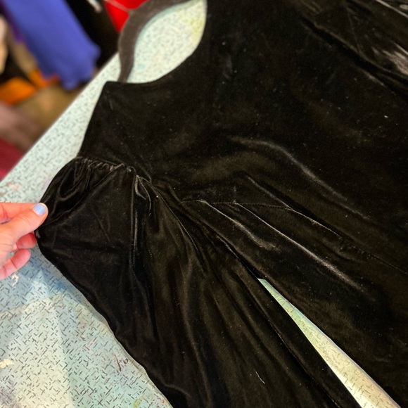 Vintage Velvet & BOW Gown - Picture 3 of 16